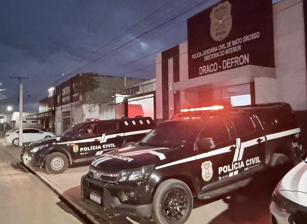 Polícia Civil cumpre 21 ordens judiciais contra núcleo de facção liderado por mulher em Cáceres