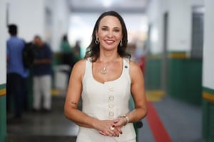 Enfermeira deixa Saúde de Várzea Grande e assume comando da pasta na capital