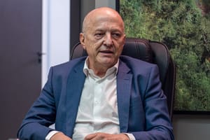 Governo de MT firma parceria para revitalização de quadras e campos em bairros de Cuiabá